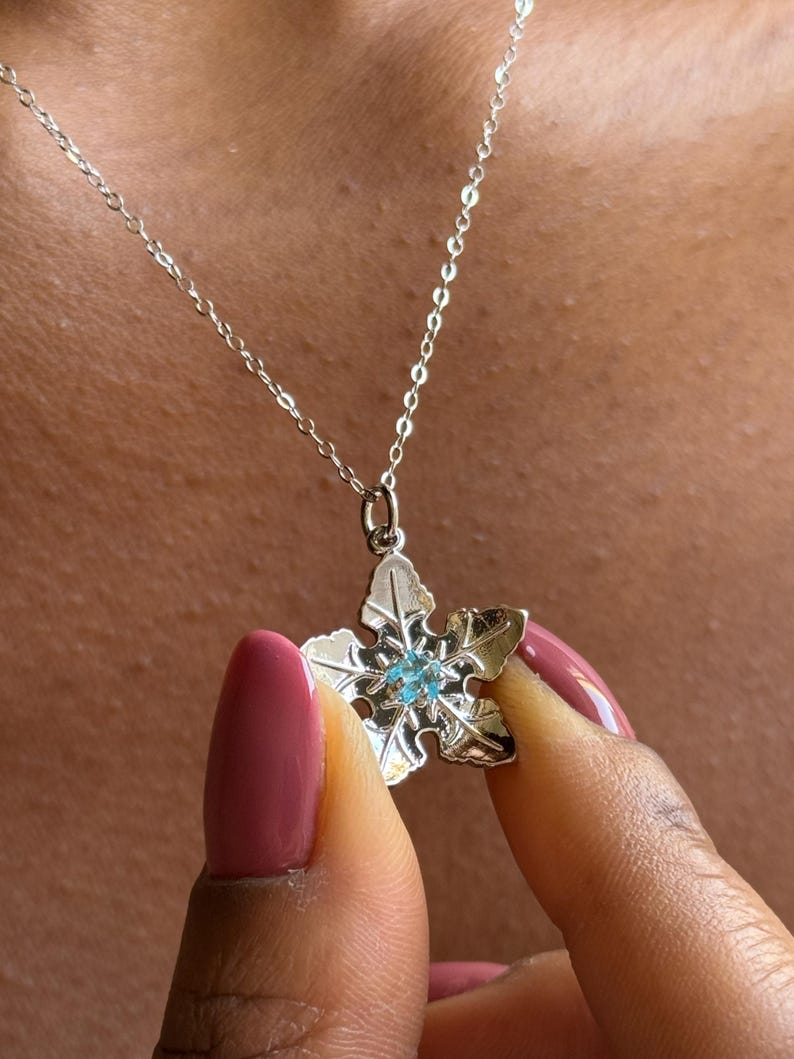 Leaf Star Pendant Necklace